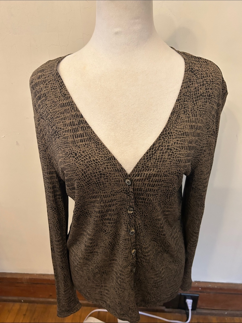 Carole Little V-neck brown black patterned lightweight cardigan Size M EUC